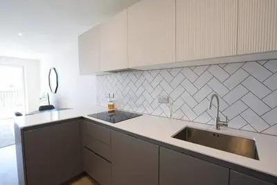 New Bright 1Bed within 7minutes of Elizabeth Line!