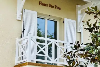 Image de Villa Fleurs des Pins avec piscine et à 80 mètres de la plage Pereire