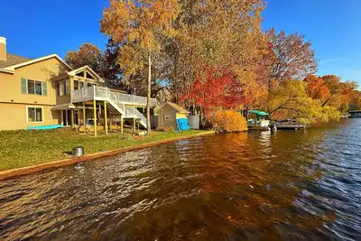 Image de Lake House with great fishes and swimming near Grand Rapids