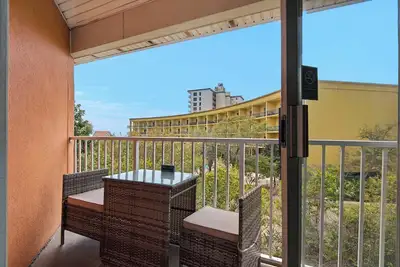 Image de Gulfview Ii 327 | Balcony Views • Private Beach Access • Walk to Dining • Sleeps