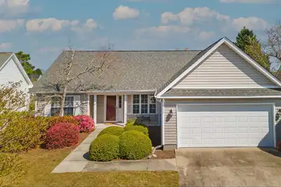 3 Br, 2 Bath - Wheelchair Accessible Home. Weekly & monthly discounts!