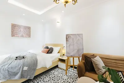 Image de 2 separate bedrooms- Super central location