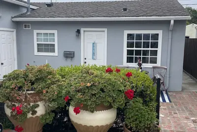 Private and Quiet Coronado 1 Bedroom Cottage with Parking