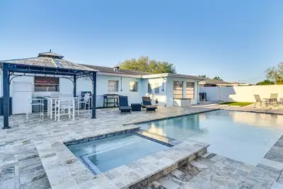 Image de Private Hot Tub: Breezy Seminole Stay!