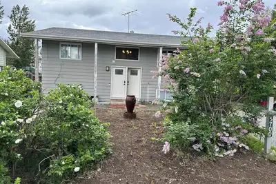 Image de Forget Me Not Home near Airport downstairs