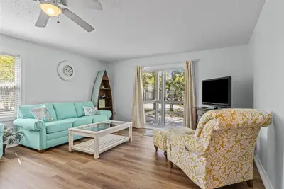 Image de Salem Harbor Cottage In Morehead City- cozy; clean, canal view & great location!