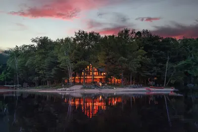 Image de Lux Muskoka A Frame w/ Sauna & Hot Tub | Beach | Volleyball