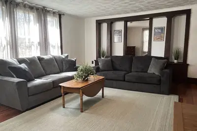 Image de Calla Lily #1 - Oneonta Apartment close to downtown - 1 of 2 units