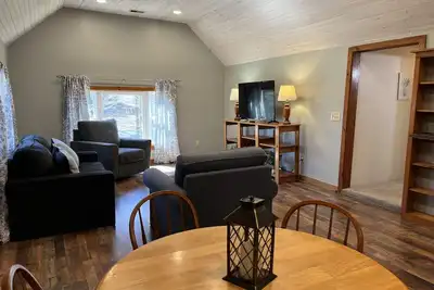 Image de Calla Lily #2 - Oneonta Apartment close to downtown - 1 of 2 units