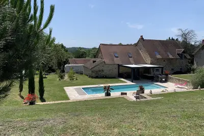 Image de Longère avec gde piscine chauffée, salle de sport, billard, fibre à la campagne