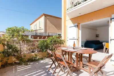 Image de Pe40 T2 climatisé avec Wifi en rez-de-chaussée proche de la plage