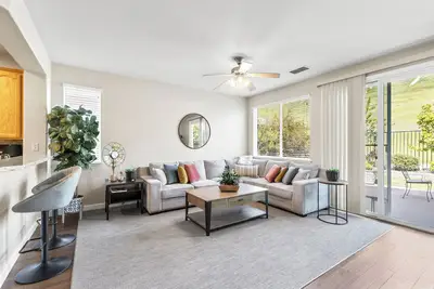 Image de Gorgeous Light and Bright Updated Folsom Home