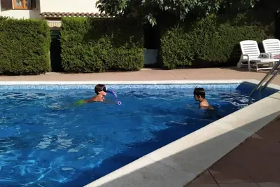 Image de Maison Cosy et familiale avec piscine communautaire