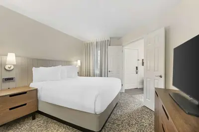 Image de Discover Herndon's Charm! All-Suite Airport Hotel with Free Airport Shuttle!