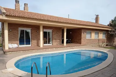 Image de Global Villa Agustina, avec piscine privée et barbecue à Mont-Roig