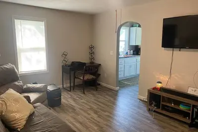 Image de Updated 2br Home near The Lakes + pet friendly