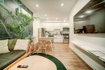 Image de The Urban Garden (3 bedrooms 2baths) Lic #890436