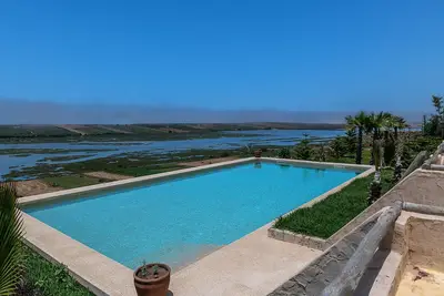 Image de Une belle suite avec terrasse et vue directe sur la mer