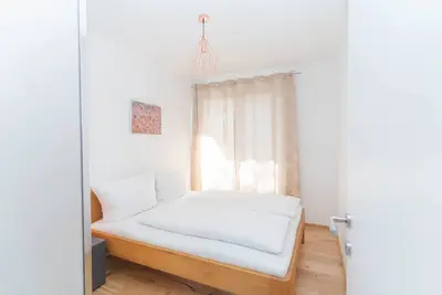 Image de Luxurious apartment with big balcony near city center