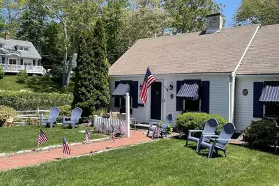 Image de Charming classic Cape Cod home in Centerville village. 1mile to Craigville beach