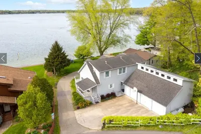 Image de Beautiful Indian Lake home with amazing lake views!