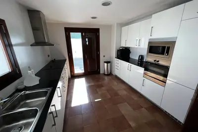 Image de 4 bedroom villa, 3 bath with private pool, sea view and enclosed gardens.