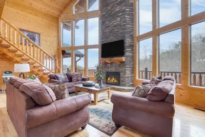 Image de Luxurious 4bd Lodge with Hot Tub! Fireplace!