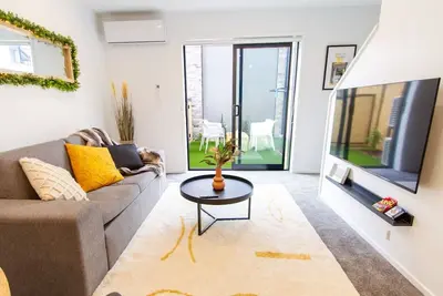 Image de Glamorous 2 Bed Cbd Townhouse with King Bed