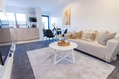 Image de Stylish 2-Bedroom Haven Next to Hagley Park
