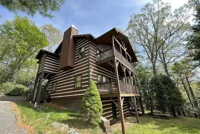 Image de Crooked Feather @ River Ridge Awaits You!