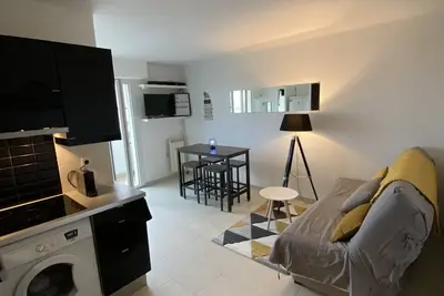 Image de ★Cosy T2 ★Aperçu Mer ★Clim ★Wifi ★Meublé 2*