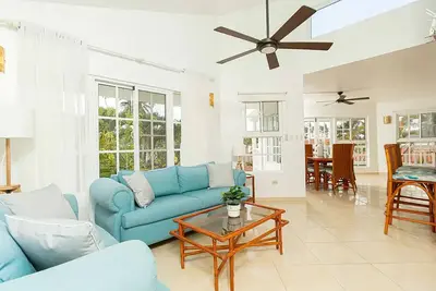 Image de 4 Bedroom Beachfront Gated Community with Pool (Cabarete)