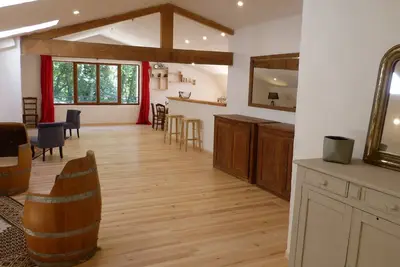 Image de Grange aménagée au centre d'un domaine périgourdin