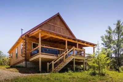 Moonshine Mountain Lodge - Inn &Spa at Cedar Falls