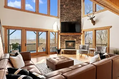 Image de Loaded Cabin! Sleep 16-Private Road-Views