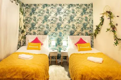 Image de 3 Bed - Near Tram stop - Ng2