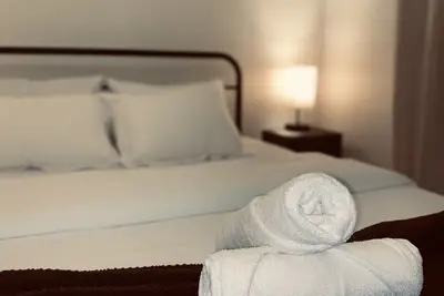 Image de Entire Townhome! near airport, restaurants, and trails! Small back yard!