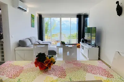 Image de 2 bedrooms with a seaview