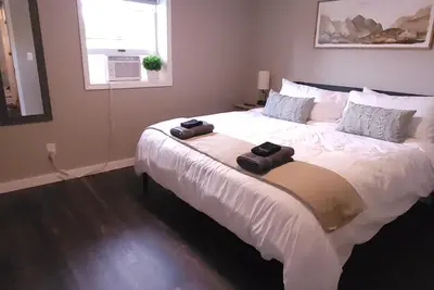Image de Freshly updated apartment with ample outdoor space