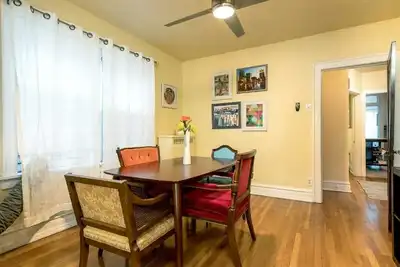 Image de Beautiful 2 Brd Apartment minutes from Forest Park, Zoo and Central West End!