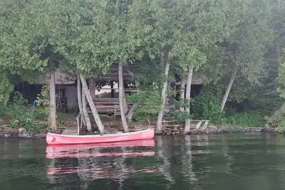 Image de Private water (boat) access, rustic offgrid log cabin on class five lake.