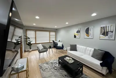 Image de Spacious space 5 min from airport, outlet mall & restaurants.