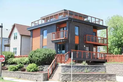 Image de Vibes and Views - Best Rooftop in the City