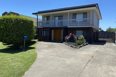 Image de Dromana Charmer - Large family home, 8 min easy walk to the beach.