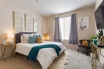 Image de Comfy Sanctuary- Lax Airport/Sofi Stadium /3 Hot Tubs/2 Pools