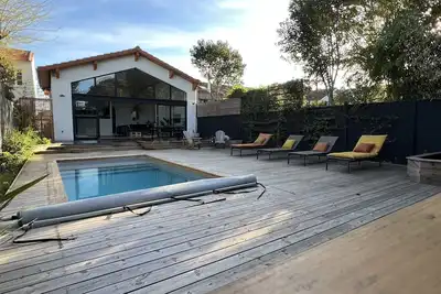 Image de Spacieuse maison familiale climatisée avec piscine privée