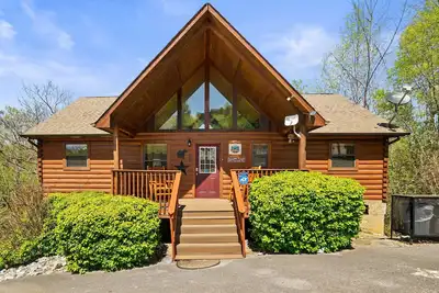 Image de Premier Location! Family Spacious Cabin-Resort Pool-Game Room-Hot Tub-Dollywood!