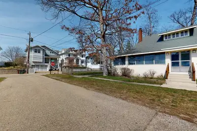 Image de Ft Away From Lake Mi Beaches Golf Tennis Park Trails & More Dog Friendly New Ac