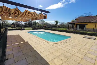 Image de Newly renovated country house. Fireplace, A/C, swimming pool, garden