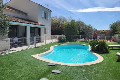 Image de Location villa avec piscine proche de la mer.